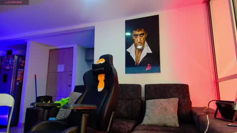 Snapshot of latin_couple77 chatting on 02-04-25, 04:59 Sara y Andy online show from 02-04-25, 04:59