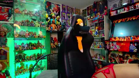 Snapshot of latin_couple77 chatting on 02-15-25, 06:02 Sara y Andy online show from 02-15-25, 06:02