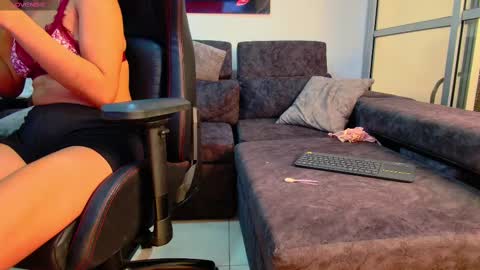 Snapshot of latin_couple77 chatting on 02-24-25, 05:33 Sara y Andy online show from 02-24-25, 05:33