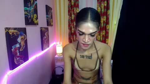 Snapshot of latina_goddes4uxxx chatting on 01-07-25, 10:01 ask me online show from 01-07-25, 10:01