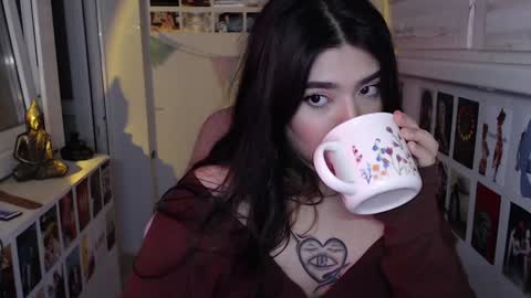 Snapshot of latina_mia chatting on 12-12-24, 03:37 miiiiiiaaaa online show from 12-12-24, 03:37