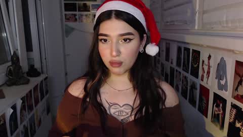 Snapshot of latina_mia chatting on 12-16-24, 08:48 miiiiiiaaaa online show from 12-16-24, 08:48