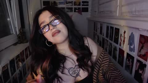 Snapshot of latina_mia chatting on 01-25-25, 04:13 miiiiiiaaaa online show from 01-25-25, 04:13