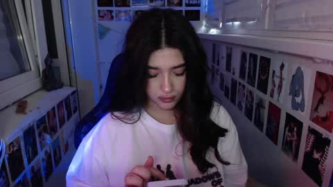 Snapshot of latina_mia chatting on 01-29-25, 01:17 miiiiiiaaaa online show from 01-29-25, 01:17