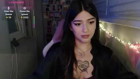 Snapshot of latina_mia chatting on 09-15-25, 11:05 miiiiiiaaaa online show from 09-15-25, 11:05