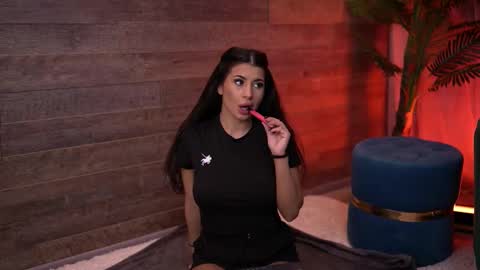 Latina online show from 11-29-25, 06:11