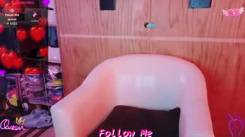 Snapshot of latinaqueen4u chatting on 05-19-26, 05:19 Your Latina Lover online show from 05-19-26, 05:19