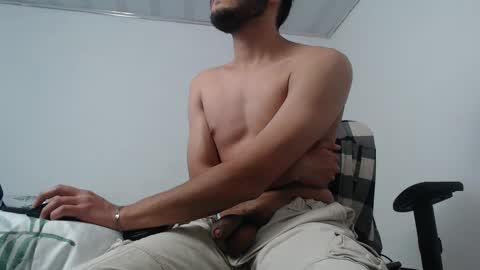 Snapshot of latinbunny7779 chatting on 12-06-24, 01:29 camilo online show from 12-06-24, 01:29