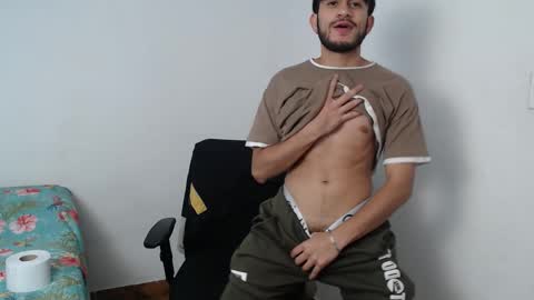 Snapshot of latinbunny7779 chatting on 12-17-24, 10:54 camilo online show from 12-17-24, 10:54