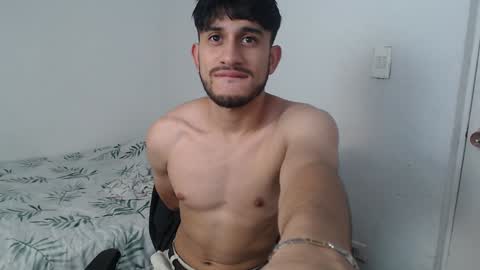 Snapshot of latinbunny7779 chatting on 01-10-25, 10:15 camilo online show from 01-10-25, 10:15