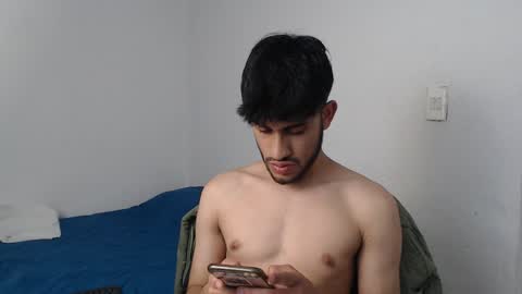 Snapshot of latinbunny7779 chatting on 01-21-25, 01:39 camilo online show from 01-21-25, 01:39