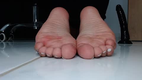 Martina  April online show from 12-26-24, 06:41