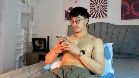 Snapshot of latinguyxl chatting on 04-14-26, 01:11 Logan online show from 04-14-26, 01:11