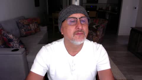 QS - INDEPENDENT MODEL online show from 01-18-25, 06:32