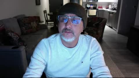 QS - INDEPENDENT MODEL online show from 02-17-25, 05:14