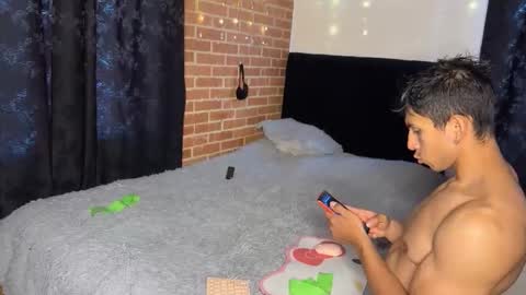 latinosadictosalsexo online show from 01-14-26, 09:42