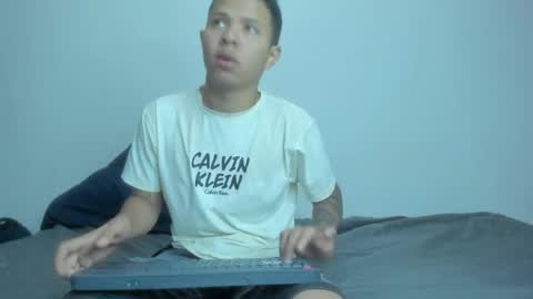 Snapshot of latinsguys2026 chatting on 04-18-26, 11:03 Steven online show from 04-18-26, 11:03
