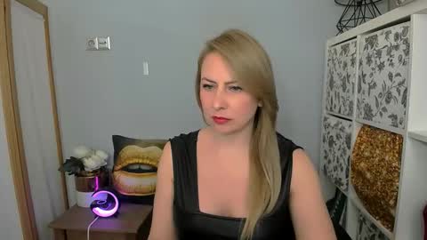 Snapshot of latoyasensual chatting on 01-12-25, 05:56 Latoya online show from 01-12-25, 05:56