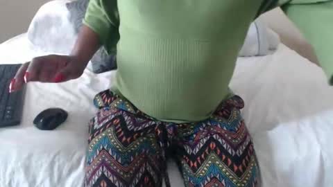 latoyyabed1 online show from 04-15-26, 12:23