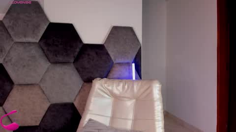 LEANDRO online show from 02-24-26, 03:37