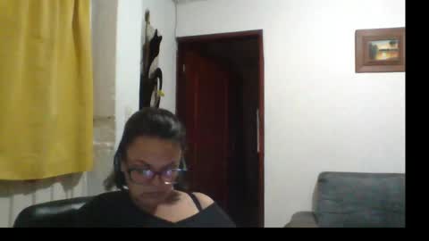 Snapshot of lau16310 chatting on 05-31-26, 01:58 Laura online show from 05-31-26, 01:58