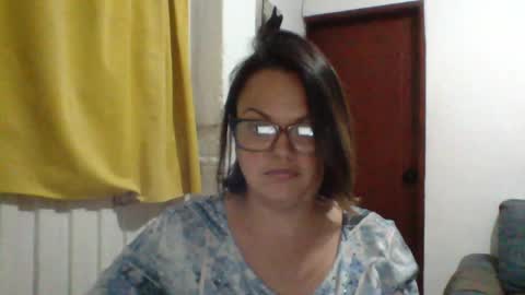 Snapshot of lau16310 chatting on 06-08-26, 11:05 Laura online show from 06-08-26, 11:05