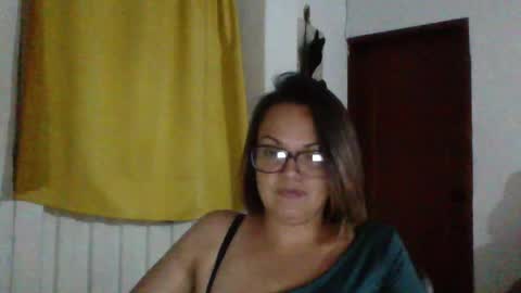 Snapshot of lau16310 chatting on 06-11-26, 12:32 Laura online show from 06-11-26, 12:32