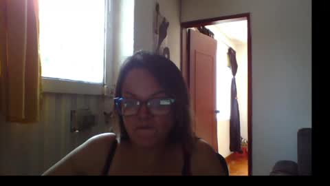 Snapshot of lau16310 chatting on 06-11-26, 06:50 Laura online show from 06-11-26, 06:50
