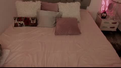 Snapshot of lau_123x chatting on 01-07-25, 03:35 Laura online show from 01-07-25, 03:35