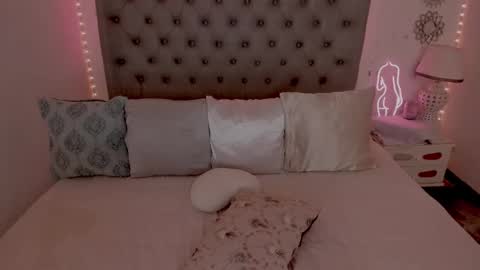 Laura online show from 01-17-26, 05:01