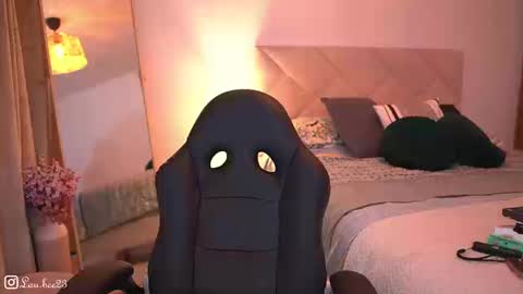 Laura online show from 11-04-25, 06:40