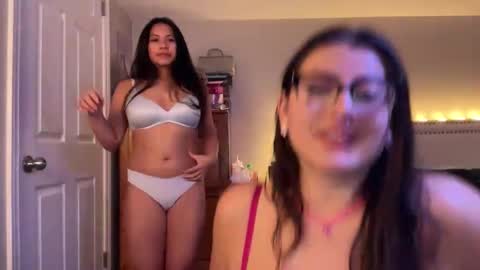 Snapshot of lau_mamacita chatting on 11-22-25, 09:14 lau_mamacita online show from 11-22-25, 09:14