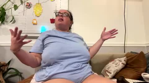 Snapshot of laulauma chatting on 12-31-24, 01:04 LauLauMa online show from 12-31-24, 01:04