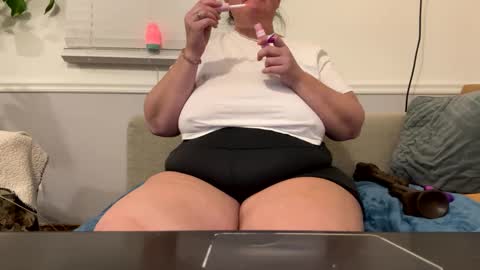 Snapshot of laulauma chatting on 01-21-25, 12:04 LauLauMa online show from 01-21-25, 12:04