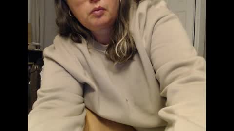 Snapshot of laulauma chatting on 11-04-25, 12:21 LauLauMa online show from 11-04-25, 12:21