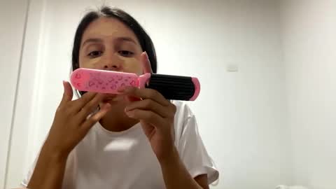 laura  online show from 05-25-26, 04:07
