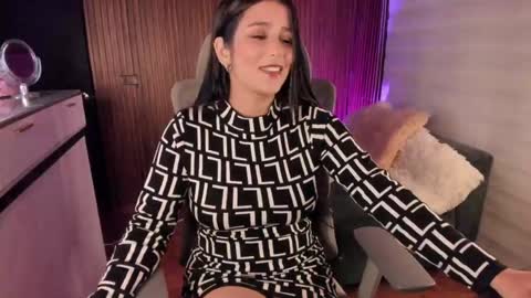 Snapshot of laura__cruz chatting on 04-21-26, 04:08 laura cruz online show from 04-21-26, 04:08