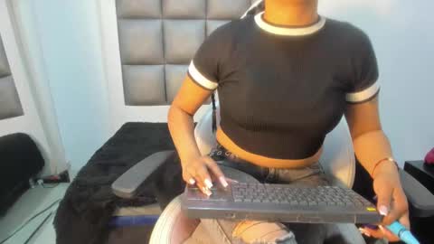 laura__js_ online show from 09-19-25, 01:56