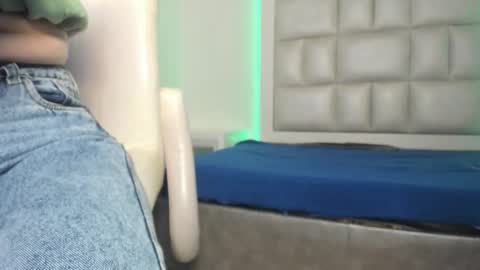 laura__js_ online show from 09-29-25, 03:33