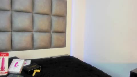 laura__js_ online show from 09-30-25, 03:50