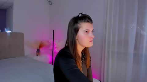 Laura online show from 03-06-25, 12:41