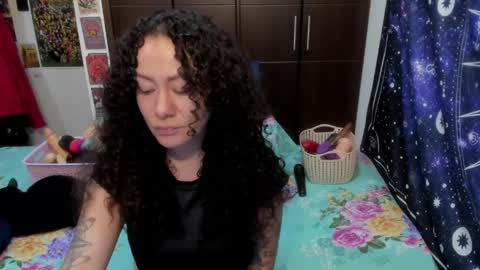 Snapshot of laura_anal_ chatting on 04-29-26, 05:52 Wen online show from 04-29-26, 05:52
