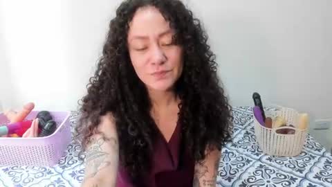 Snapshot of laura_anal_ chatting on 06-09-26, 03:01 Wen online show from 06-09-26, 03:01