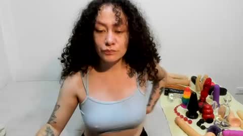 Snapshot of laura_anal_ chatting on 06-12-26, 08:19 Wen online show from 06-12-26, 08:19