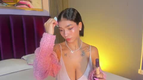 Laura online show from 05-20-26, 12:00