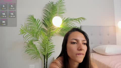 Snapshot of laura_bonnet_ chatting on 01-16-25, 08:33 Laura Bonnet online show from 01-16-25, 08:33