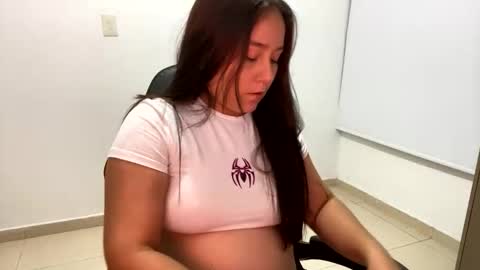 Snapshot of laura_d23 chatting on 10-22-25, 11:26 laura online show from 10-22-25, 11:26