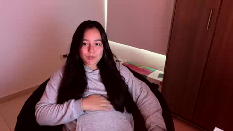 Snapshot of laura_d23 chatting on 11-26-25, 09:49 laura online show from 11-26-25, 09:49