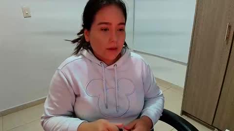 Snapshot of laura_d23 chatting on 12-20-25, 12:29 laura online show from 12-20-25, 12:29