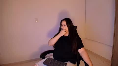 Snapshot of laura_d23 chatting on 01-05-26, 11:41 laura online show from 01-05-26, 11:41